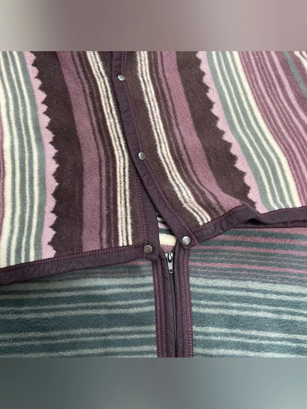 Biederlack Cuddle Wrap Blanket Stadium Throw Zip Snap Wearable Purple Print